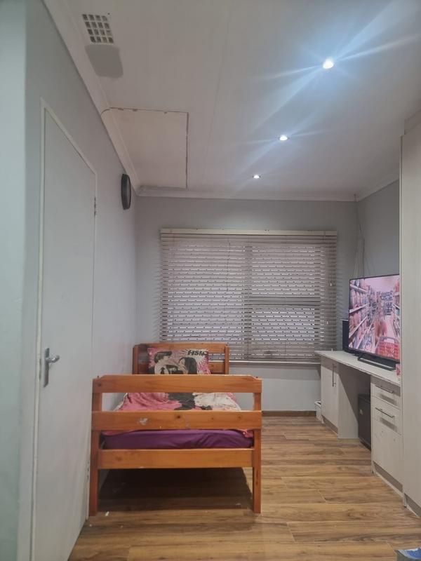 2 Bedroom Property for Sale in Rondevlei Park Western Cape